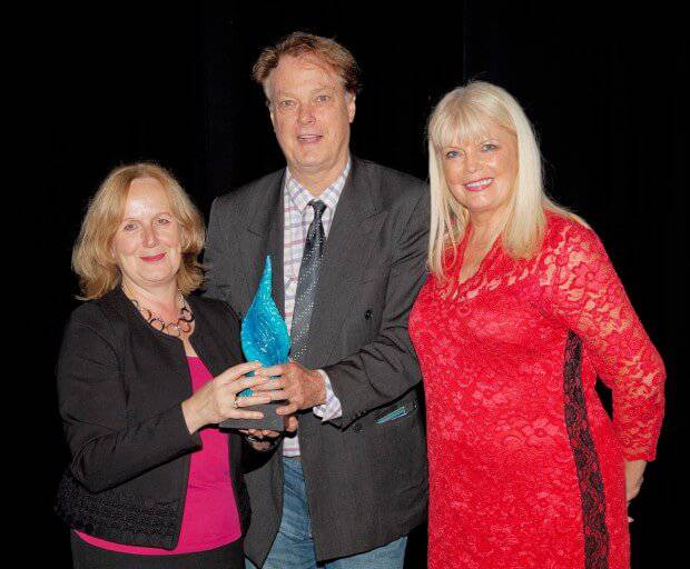 Dr Annie Doona & Mary Mitchell O'Conner presenting Bill Plympton his award for Cheatin'