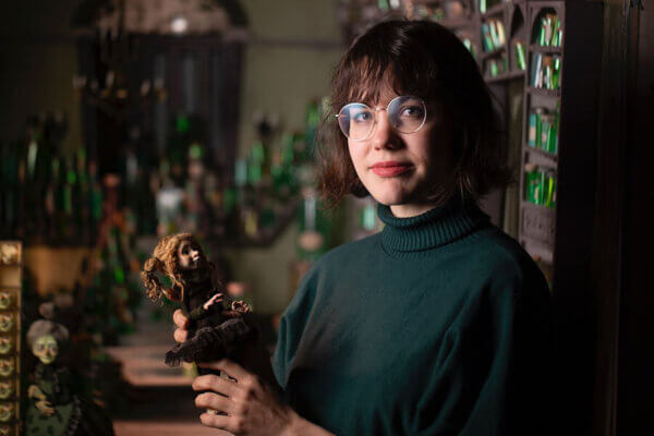 Fanny Capu on set, holding main character Eddie